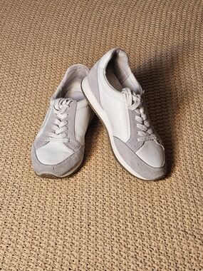 Birdies sneakersCardinal model white leather  gray suede accents Size 8.5